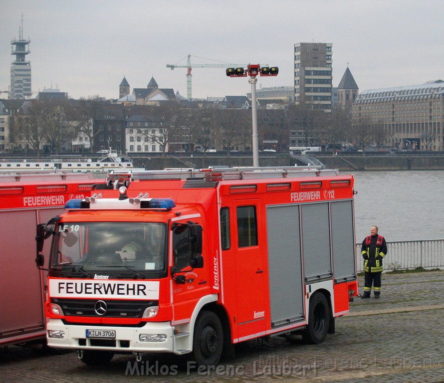 Neue LF`s fuer Koeln Uebergabe in Koeln Deutz an den Wachen  P104.JPG